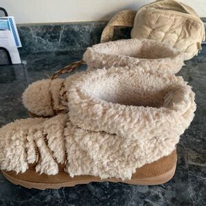 Cozy Cream Sherpa Boots